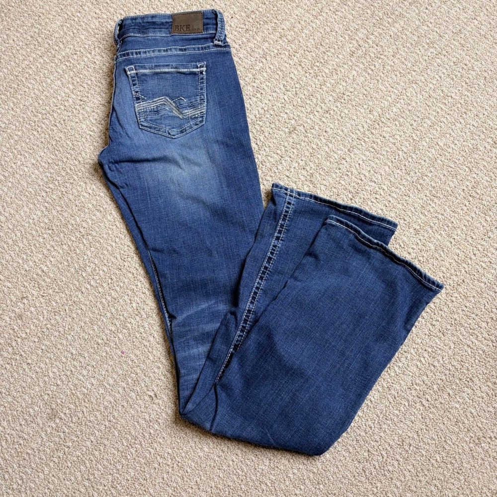 BKE Stella Bootcut Jeans 30x34 Medium Wash Embroidered Pockets Tall